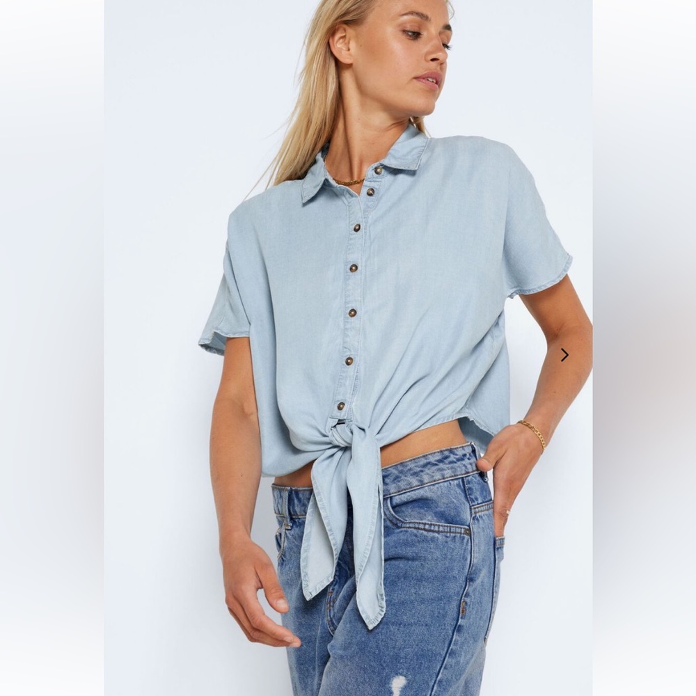 Noisy May Short Sleeved Tencel™ Lyocell Shirt Size Large in Light blue